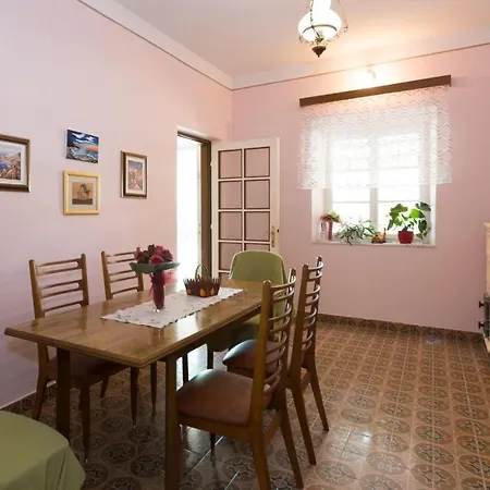 Holiday Stone Garden- Holiday With Terrace And Garden View Apartamento
