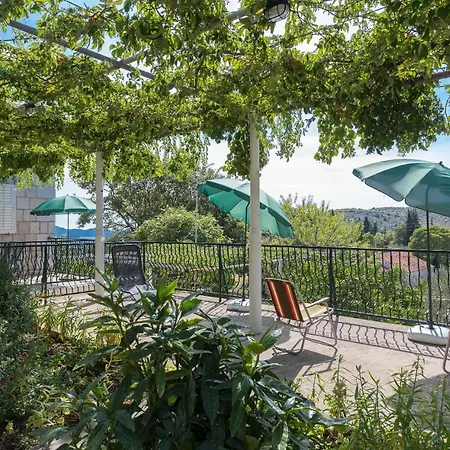 Holiday Stone Garden- Holiday With Terrace And Garden View *